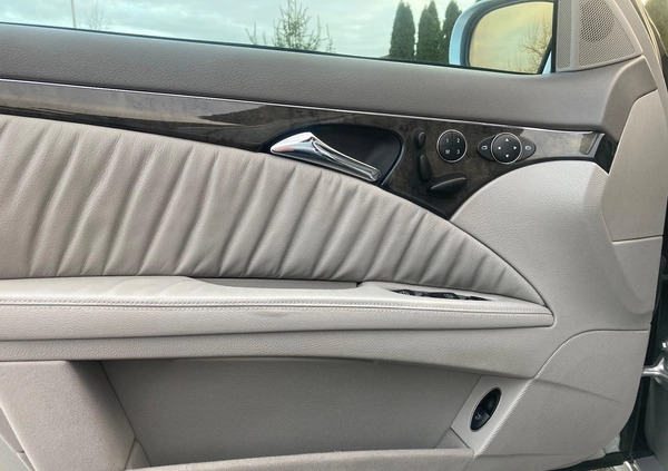 Mercedes-Benz Klasa E cena 38900 przebieg: 260000, rok produkcji 2003 z Lubaczów małe 254
